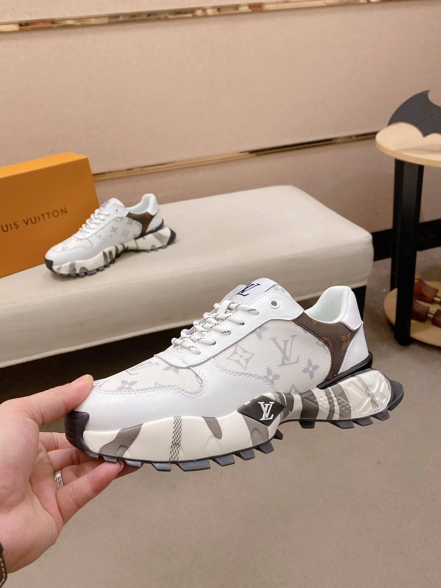 Men's shoes💰:442💰🇮🇹🇮🇹LV Louis Vuitton. The latest fashionable casual shoes are popular in physical stores. New spring and summer comfortable imported custom original cowhide, unique jacquard fabric element design. With sheepskin lining, Lv original bottom, [sun][sun] high-end packaging and high quality💪Details determine the quality, you can enter and exit the counter at will, welcome to compare🇮🇹Size 38-44